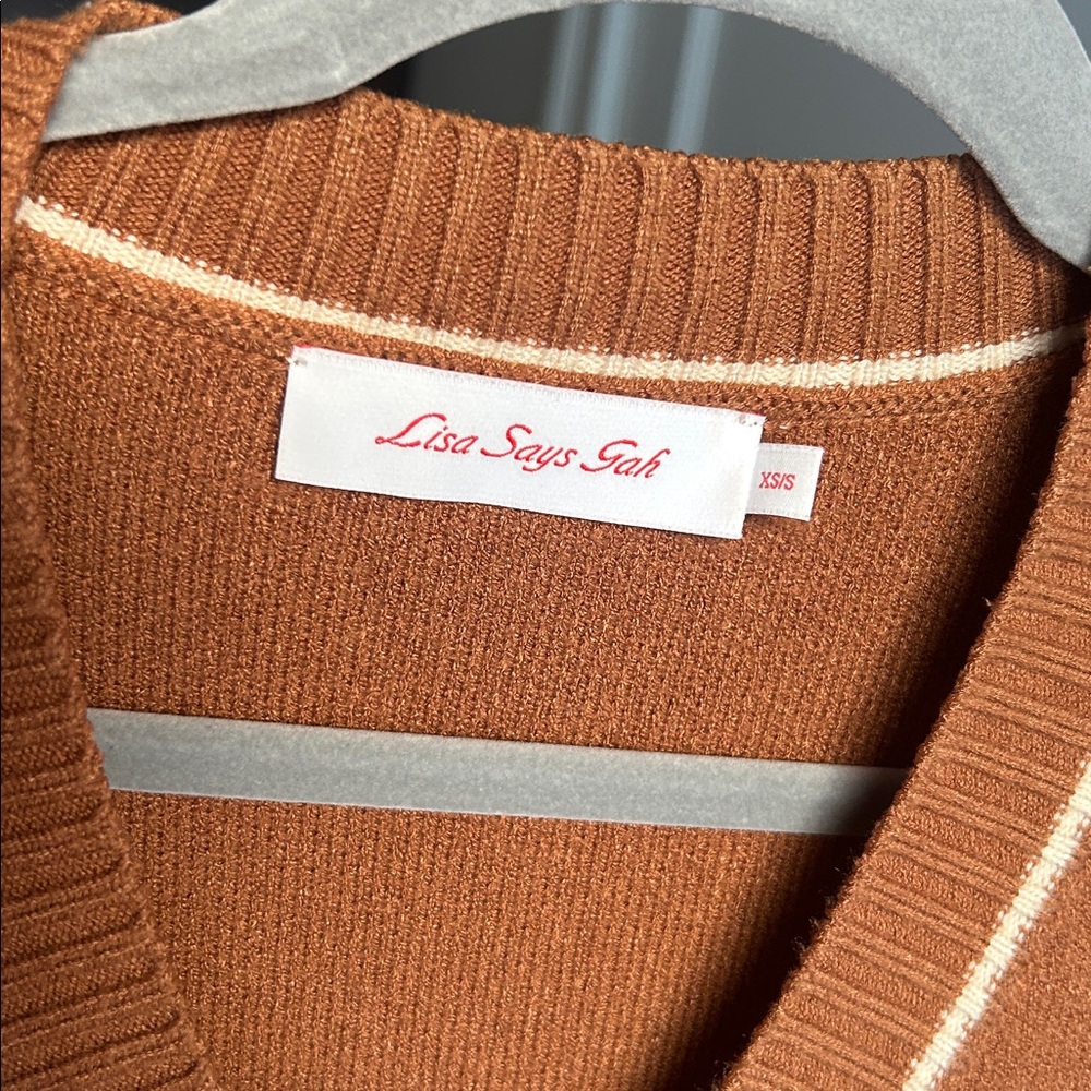 Lisa Says Gah Brown V-Neck Sweater with Mushroom Design 🍄 - Picture 5 of 6